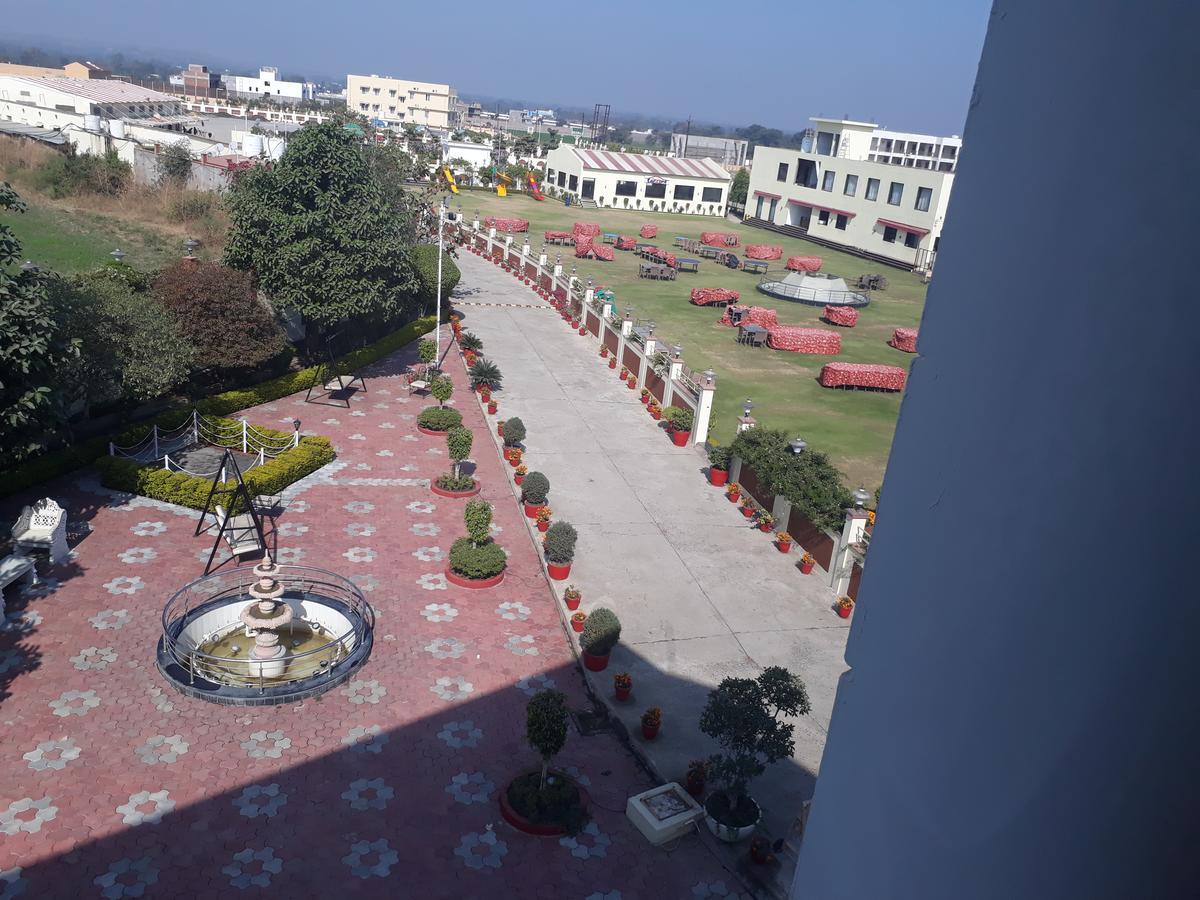 Hotel Deepali Sāgar Zewnętrze zdjęcie