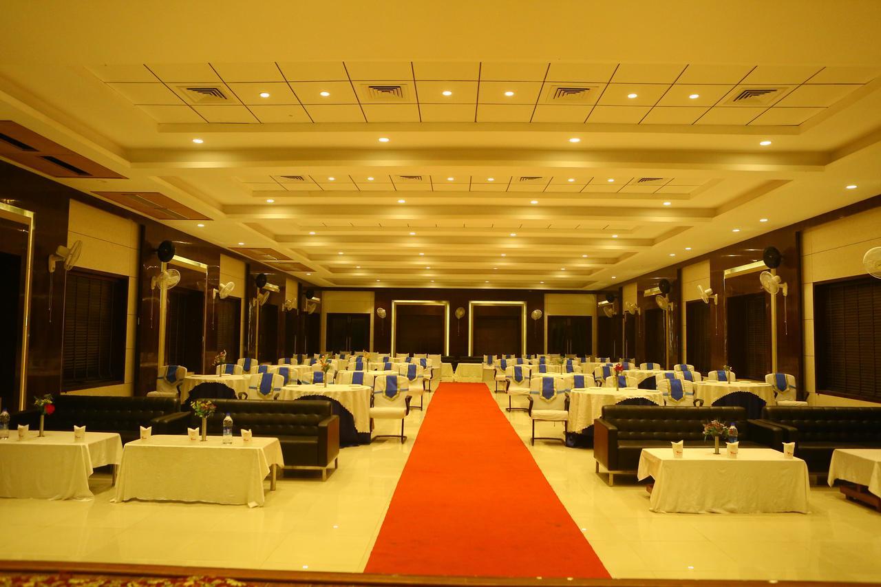 Hotel Deepali Sāgar Zewnętrze zdjęcie