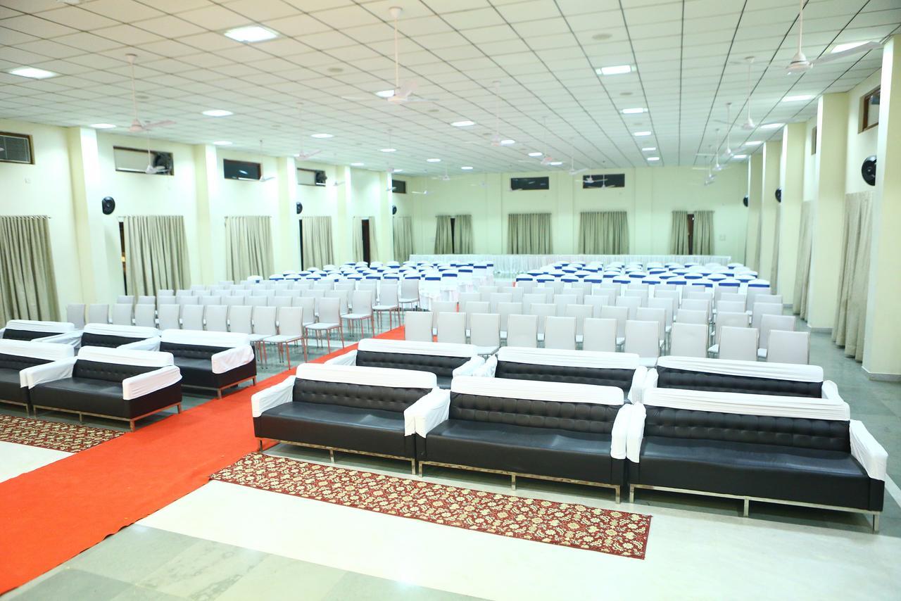 Hotel Deepali Sāgar Zewnętrze zdjęcie