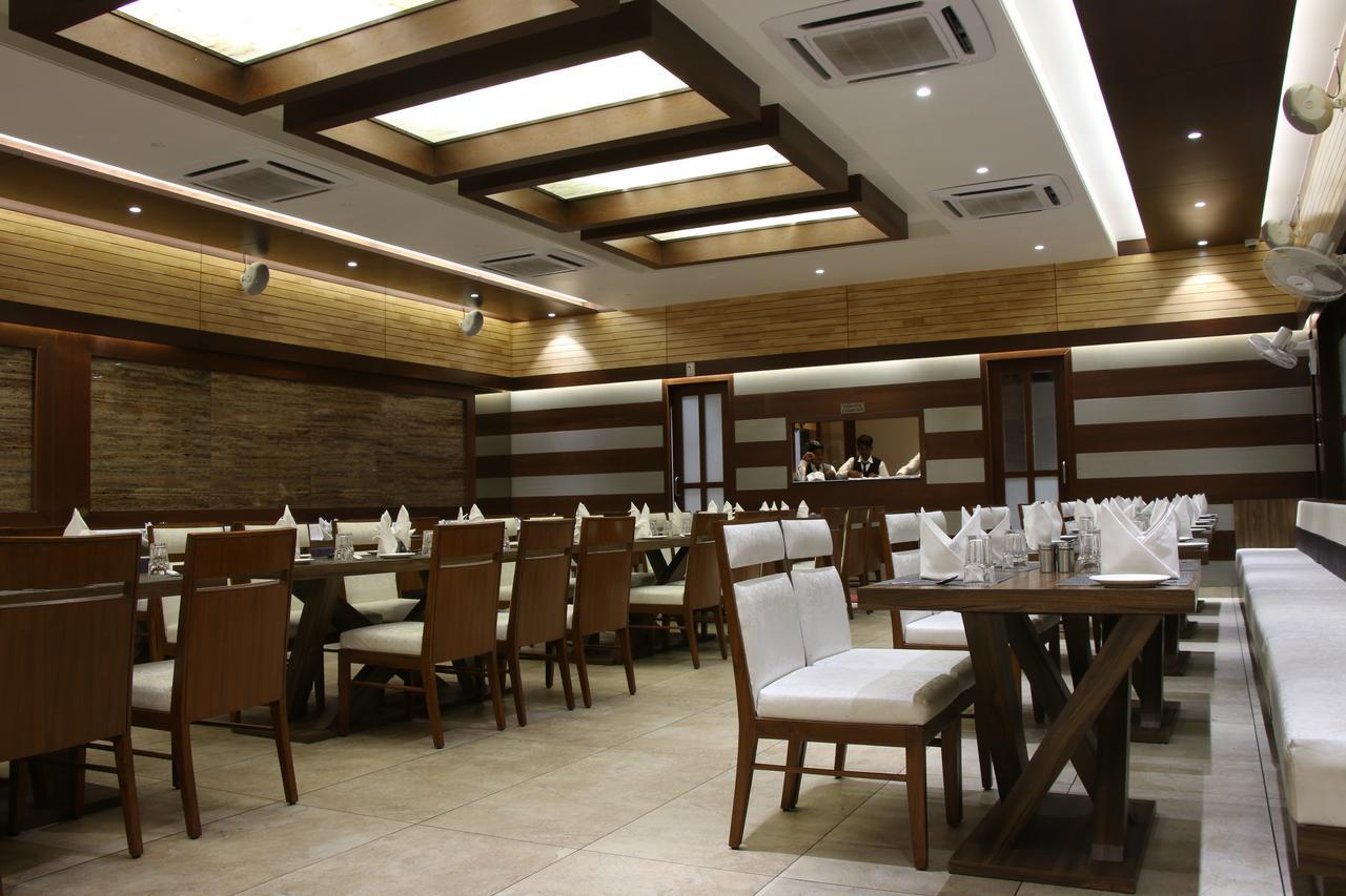 Hotel Deepali Sāgar Zewnętrze zdjęcie