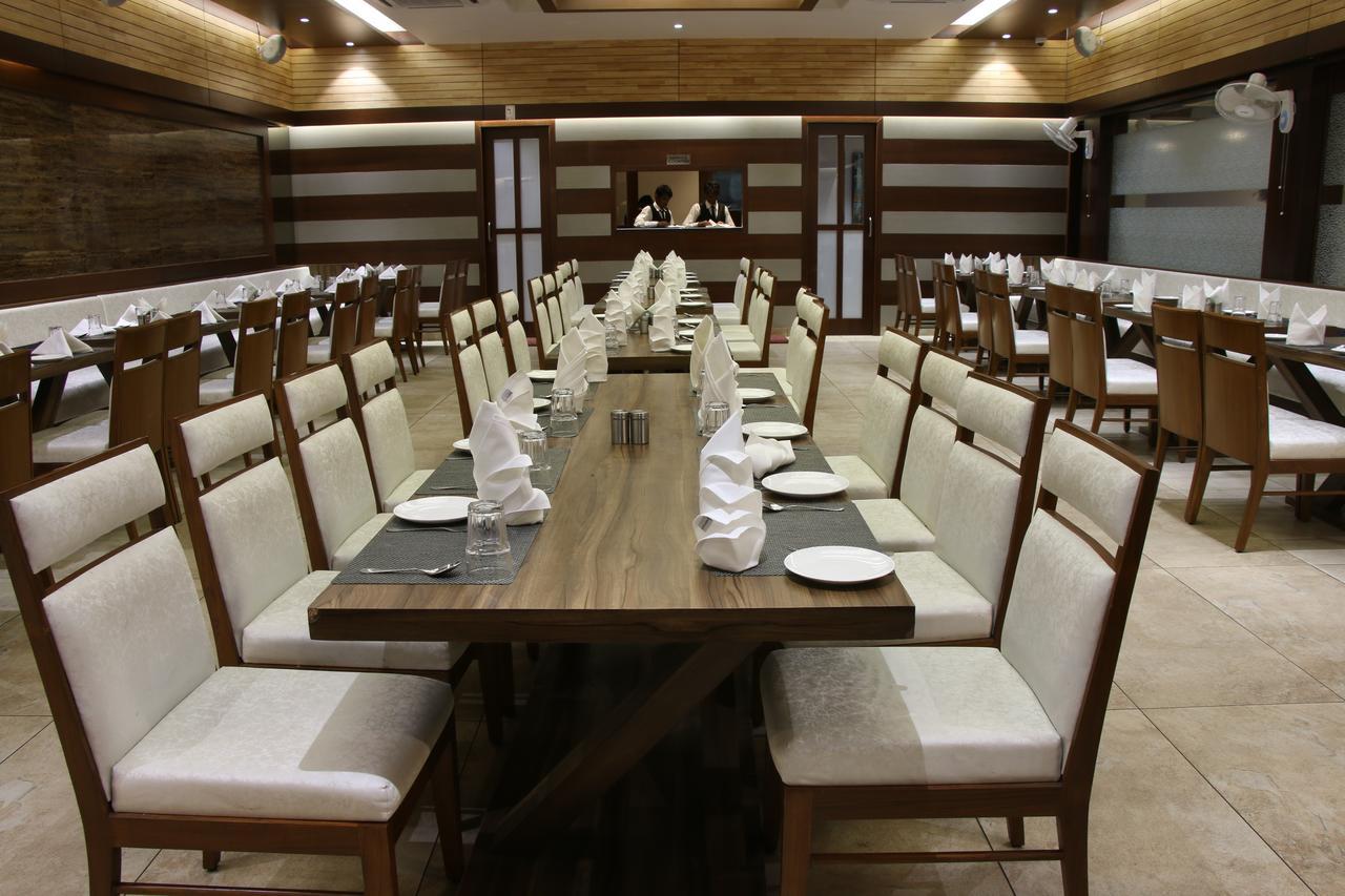 Hotel Deepali Sāgar Zewnętrze zdjęcie