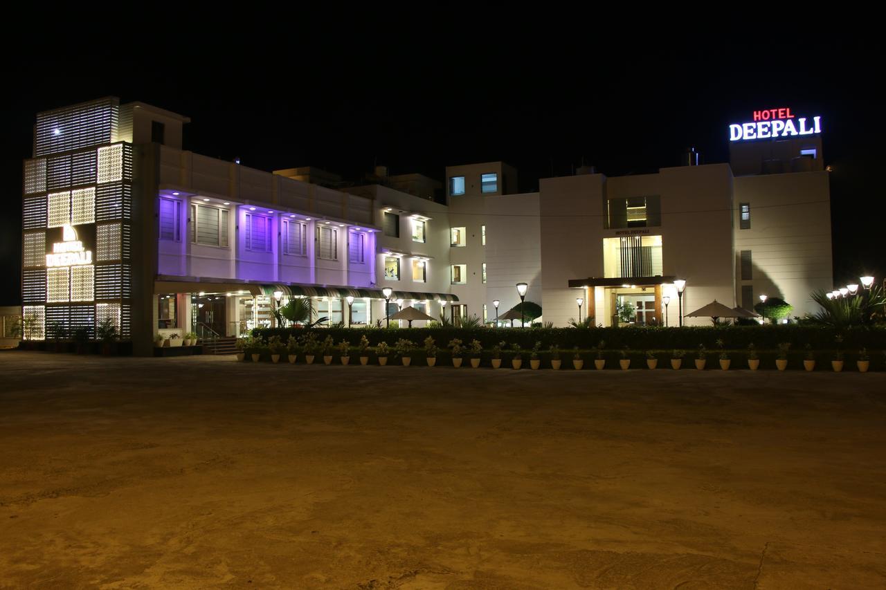 Hotel Deepali Sāgar Zewnętrze zdjęcie