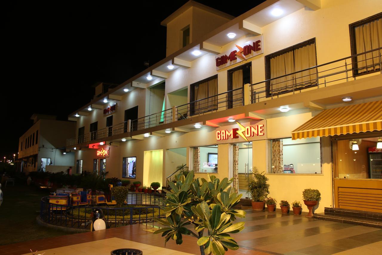 Hotel Deepali Sāgar Zewnętrze zdjęcie