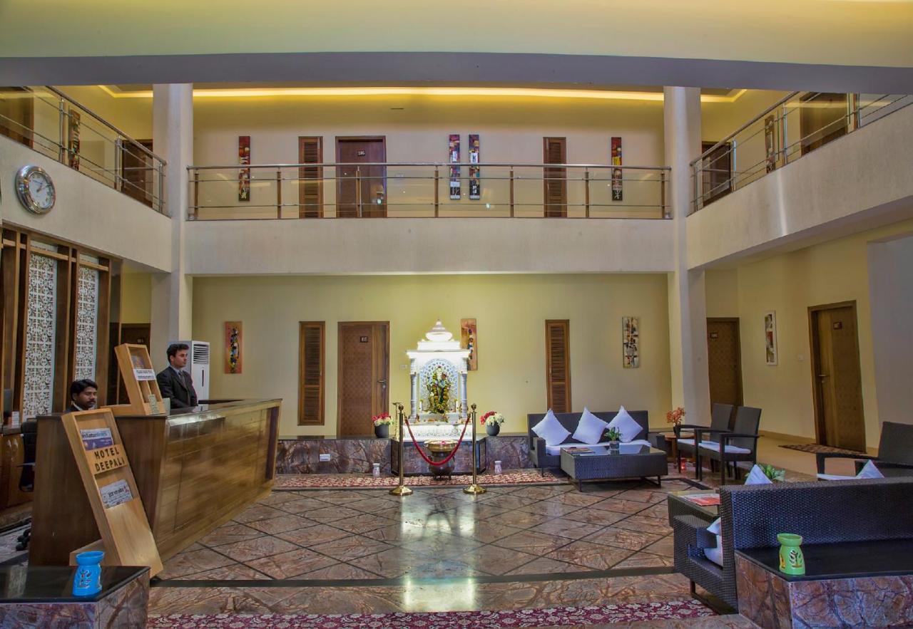 Hotel Deepali Sāgar Zewnętrze zdjęcie